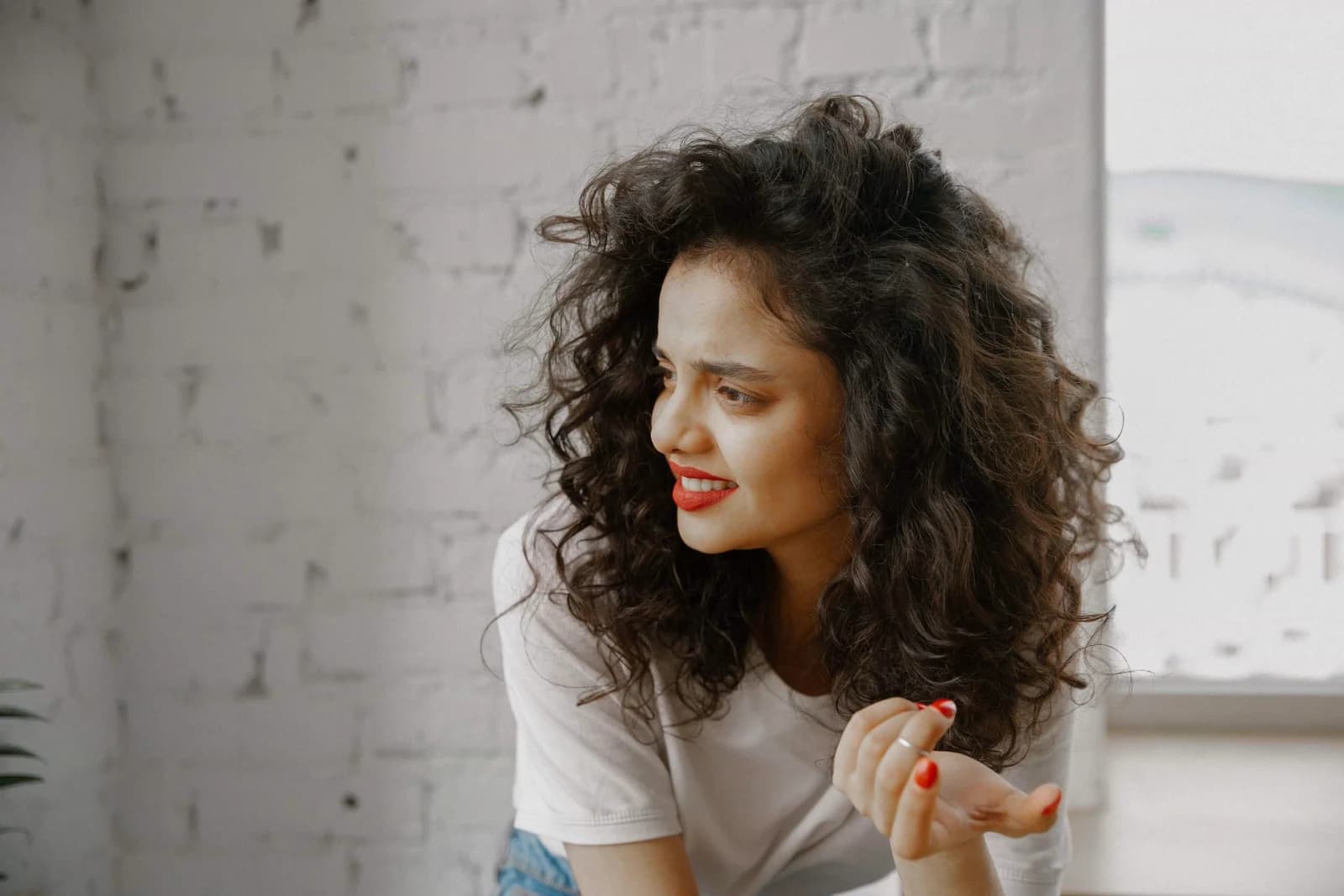 Should Founders Build Their Own Sales Deck?
